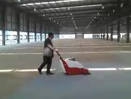 意大利進(jìn)口汽油掃地吸塵機(jī)在建筑工地內(nèi)交工清場