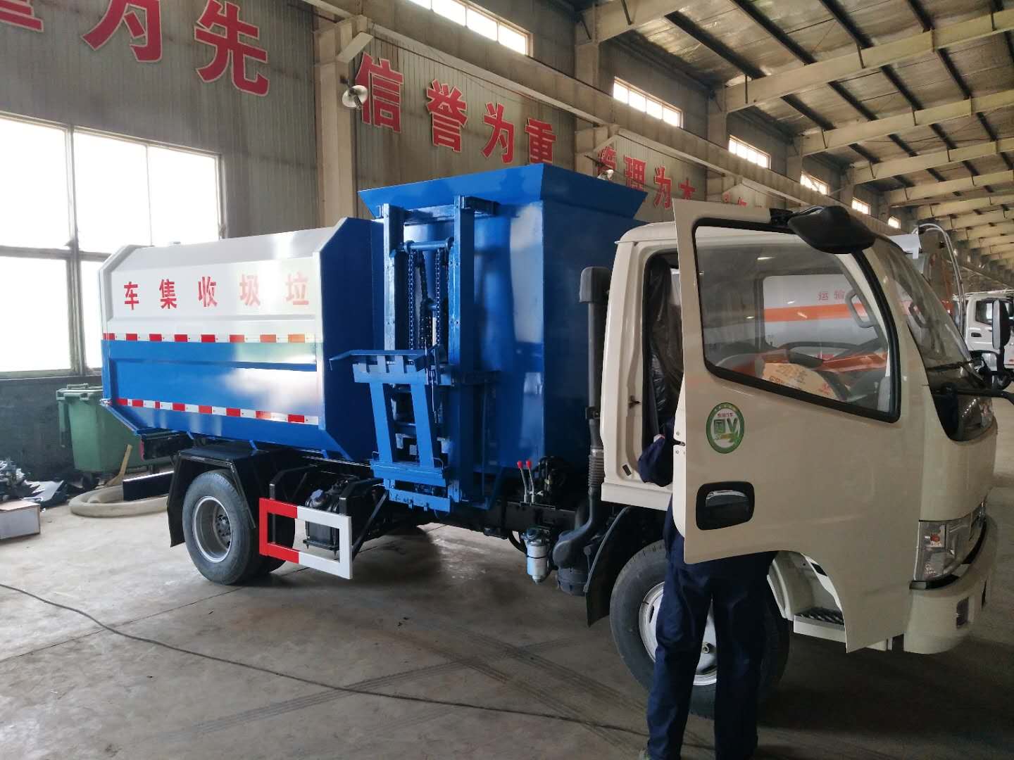 ￥139000 YOOX壹喜 東風(fēng)掛桶自裝卸垃圾車 6立