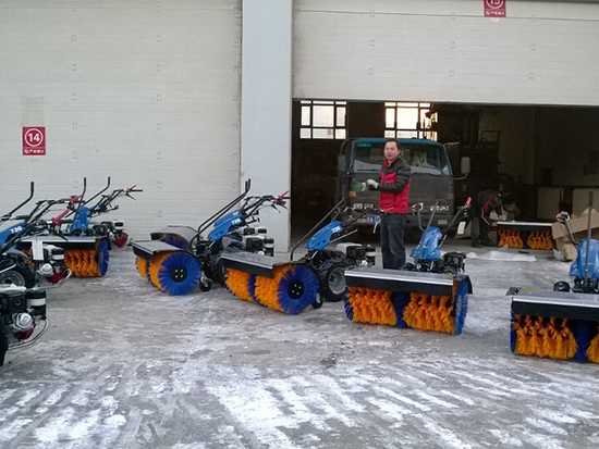 意大利進(jìn)口手扶掃雪機(jī)用于機(jī)場除雪